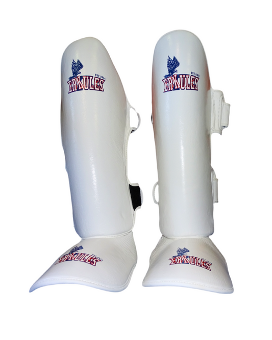 Paratibia professionali Erkules in pelle bianca con protezione rinforzata per tibia e collo del piede.